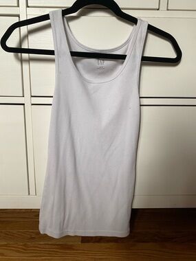 GAP White Ribbed Scoop Tank